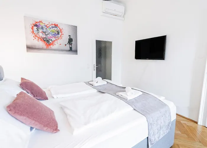 Apartment Three Bedroom - Center Wien